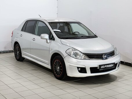 Nissan Tiida I