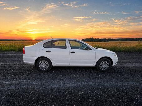 2013 Skoda Octavia II (A5) Рестайлинг, белый, 520000 рублей, вид 3