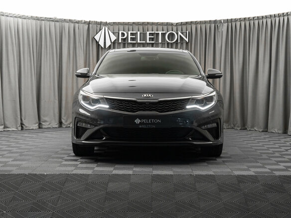 2019 Kia Optima IV Рестайлинг, серый, 2335000 рублей - вид 2