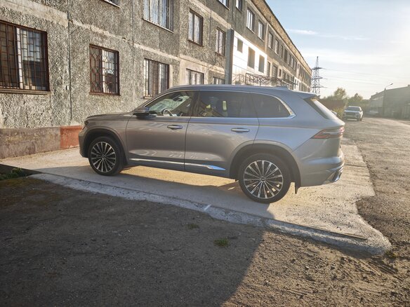 2025 Geely Monjaro (Xingyue L) I Рестайлинг (China Market), серебристый - вид 7