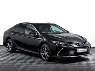 2022 Toyota Camry VIII (XV70) Рестайлинг, чёрный, 3405000 рублей, вид 3