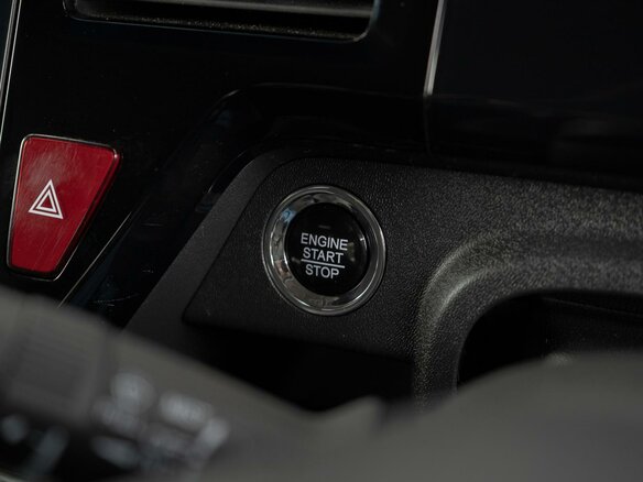 2019 Honda Stepwgn Spada V Рестайлинг, белый, 2479000 рублей - вид 16