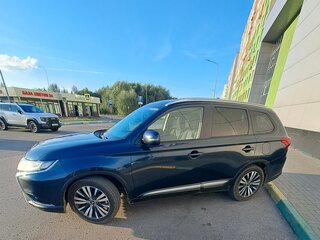 2019 Mitsubishi Outlander III Рестайлинг 3, синий, 1890000 рублей, вид 4