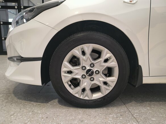 2021 Kia Ceed III Рестайлинг, белый, 1850000 рублей - вид 8