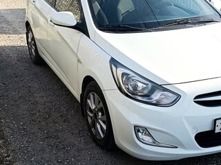 2012 Hyundai Solaris I, белый, 750000 рублей, вид 3