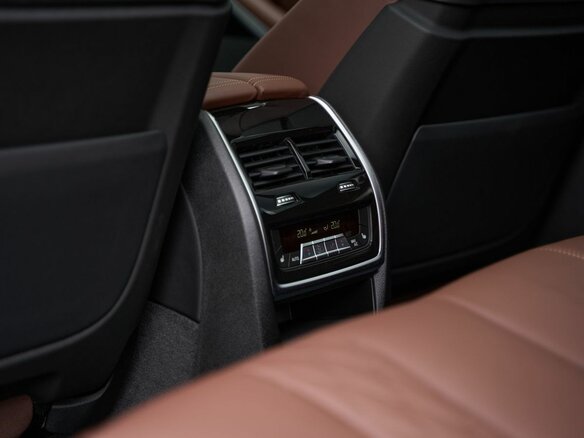 2024 BMW X5 30d IV (G05/G18) Рестайлинг, коричневый, 14299900 рублей - вид 13
