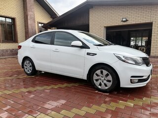 2017 Kia Rio III Рестайлинг, белый, 990000 рублей, вид 2