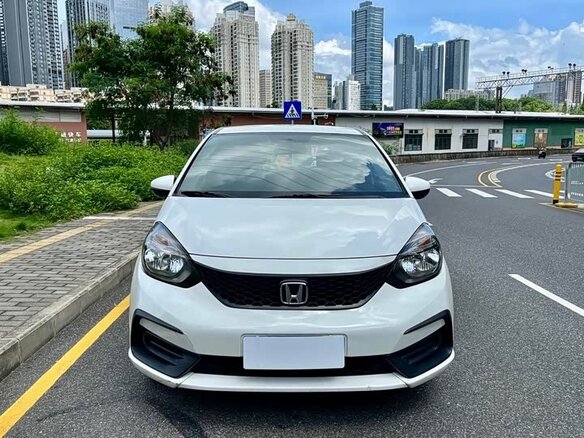 2021 Honda Fit IV, белый - вид 1