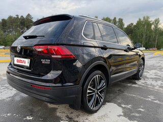 2017 Volkswagen Tiguan II, чёрный, 1780000 рублей, вид 5