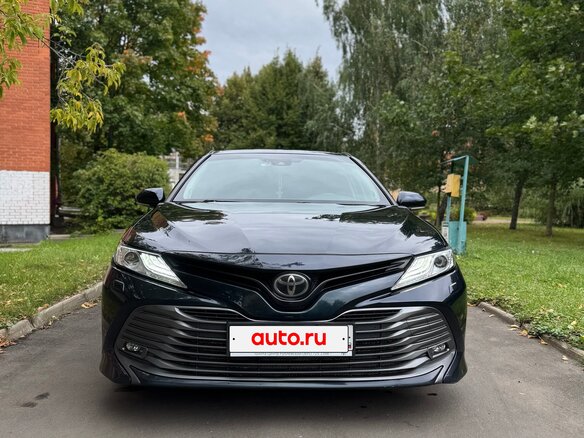 2018 Toyota Camry VIII (XV70), синий, 2850000 рублей - вид 1