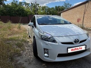 2010 Toyota Prius III (XW30), белый, 1380000 рублей, вид 3
