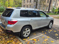 2013 Toyota Highlander II (XU40) Рестайлинг, серебристый - вид 2