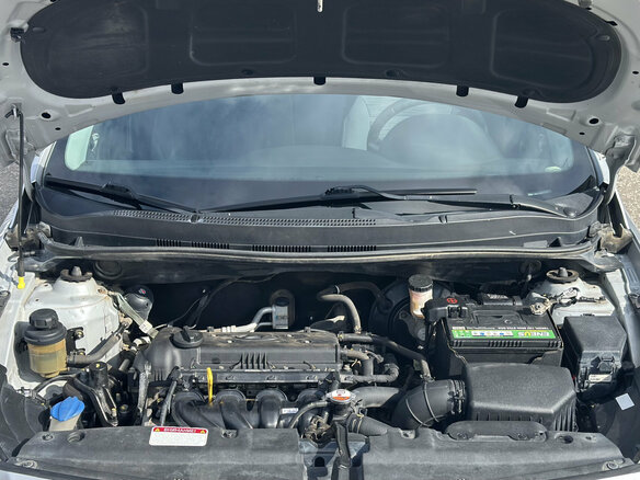 2014 Hyundai Solaris I Рестайлинг, серебристый, 995000 рублей - вид 8