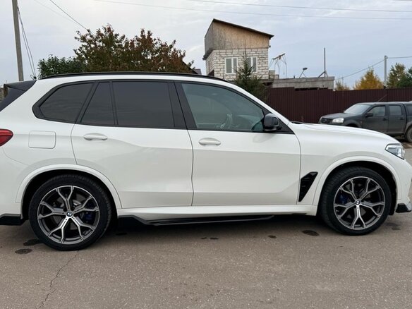 2018 BMW X5 40i IV (G05/G18), белый, 5100000 рублей - вид 2