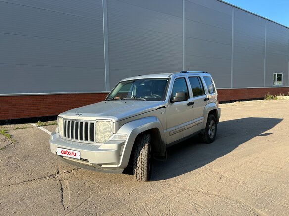 2011 Jeep Cherokee IV (KK), серебристый, 1500000 рублей