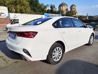 2022 Kia Cerato IV Рестайлинг, белый, 2059000 рублей, вид 4