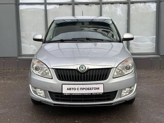 2012 Skoda Fabia II Рестайлинг, серебристый, 550000 рублей, вид 2