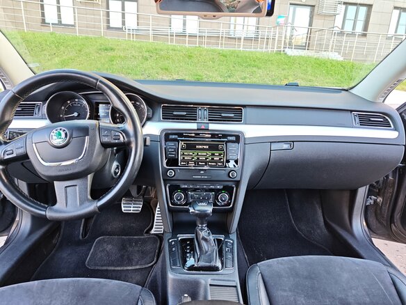 2011 Skoda Superb II, коричневый, 1050000 рублей - вид 8