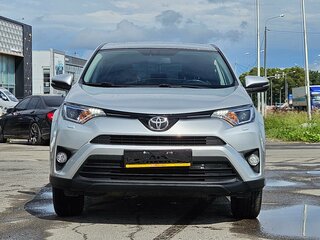 2018 Toyota RAV4 IV (XA40) Рестайлинг, серебристый, 2100000 рублей, вид 2