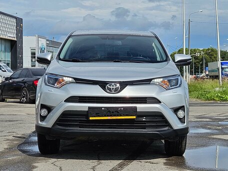 2018 Toyota RAV4 IV (XA40) Рестайлинг, серебристый, 2030000 рублей, вид 2