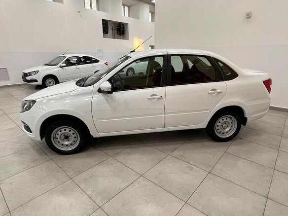 2026 Lada (ВАЗ) Granta I Рестайлинг, белый - вид 3