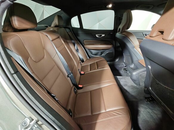 2022 Volvo S60 III, серый - вид 15