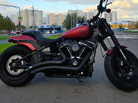 2018 Harley-Davidson Fat Bob, красный, 1600000 рублей, вид 2