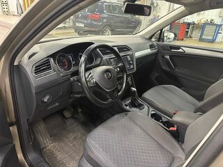 2018 Volkswagen Tiguan II, бежевый, 1690000 рублей, вид 5