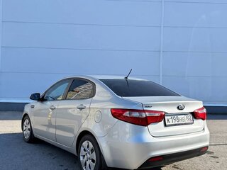 2014 Kia Rio III, серебристый, 750000 рублей, вид 3
