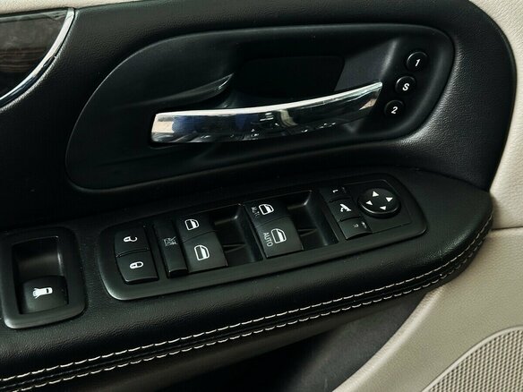 2014 Chrysler Voyager Grand V Рестайлинг, чёрный - вид 10