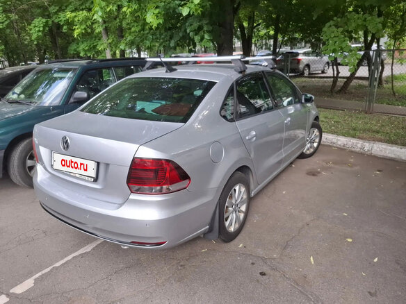 2019 Volkswagen Polo V Рестайлинг, серебристый, 1100000 рублей - вид 2