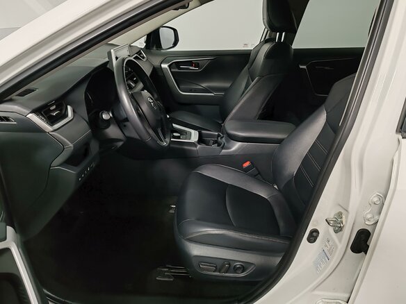 2021 Toyota RAV4 V (XA50), белый, 2875000 рублей - вид 15