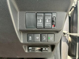 2017 Honda Freed II, серый, 1220000 рублей, вид 4