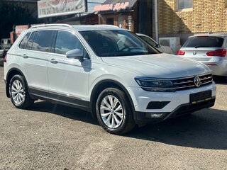 2017 Volkswagen Tiguan II, белый, 2680000 рублей, вид 4