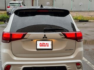 2022 Mitsubishi Outlander III Рестайлинг 3, белый, 2550000 рублей, вид 3