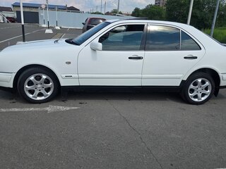 1999 Mercedes-Benz E-Класс 220 II (W210, S210), белый, 380000 рублей, вид 4