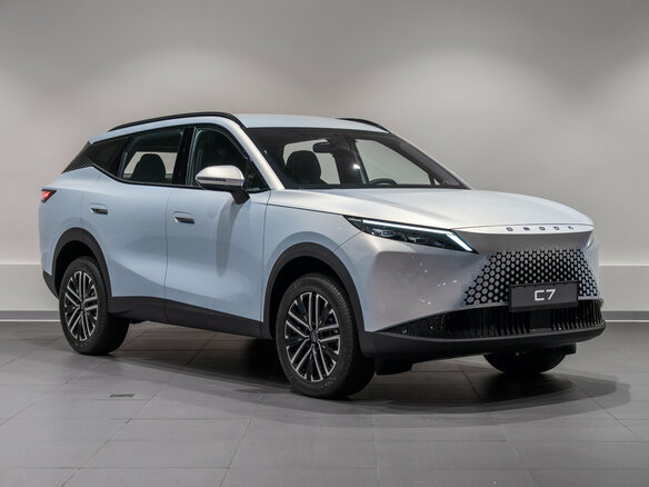 2025 Omoda C7, серебристый, 2527000 рублей - вид 2