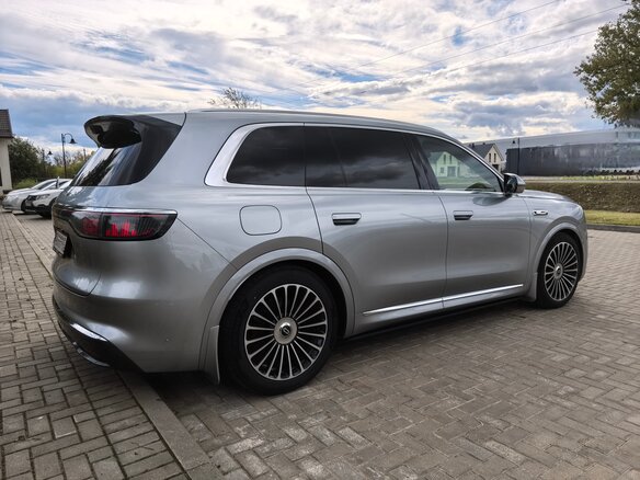 2025 Aito M8 53.4 kWh I, серебристый, 8500000 рублей - вид 7