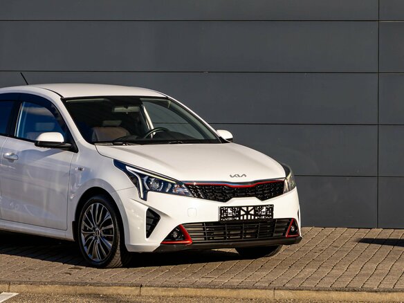 2021 Kia Rio IV Рестайлинг, белый, 1555000 рублей - вид 8