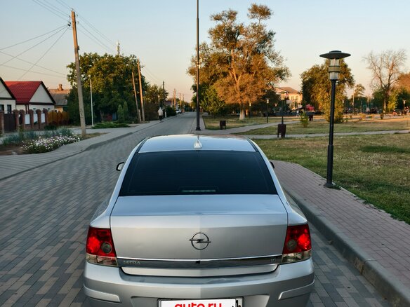 2008 Opel Astra H Рестайлинг, серебристый, 570000 рублей - вид 4