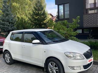 2013 Skoda Fabia II Рестайлинг, белый, 650000 рублей, вид 1