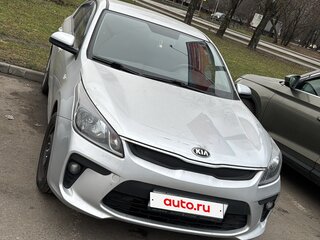 2018 Kia Rio IV, серебристый, 1250000 рублей, вид 2