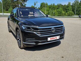 2020 Volkswagen Touareg III, коричневый, 5050000 рублей, вид 2