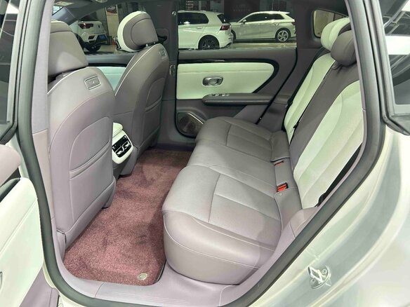 2025 Changan Qiyuan A06 28.39 kWh, серебристый, 2650000 рублей - вид 11