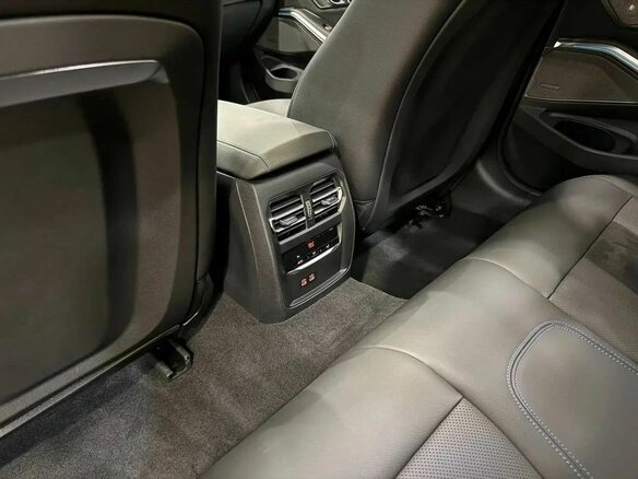 2025 BMW 3 серии 330i VII (G2x) Рестайлинг 2, фиолетовый, 6450000 рублей - вид 17