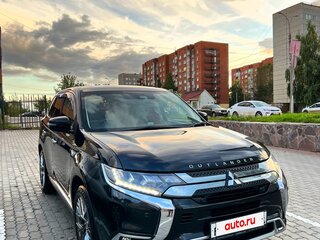 2018 Mitsubishi Outlander PHEV III Рестайлинг 3, чёрный, 3250000 рублей, вид 1