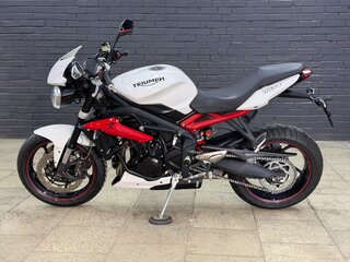 2015 Triumph Street Triple, белый, 645000 рублей, вид 4