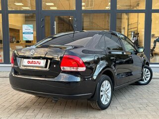 2013 Volkswagen Polo V, чёрный, 925000 рублей, вид 4