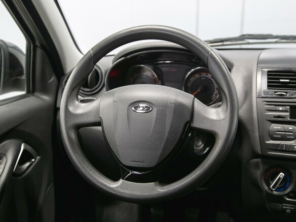 2023 Lada (ВАЗ) Granta Cross I Рестайлинг, белый, 830000 рублей - вид 13