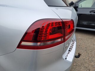 2017 Volkswagen Touareg II Рестайлинг, серебристый, 2590000 рублей, вид 4